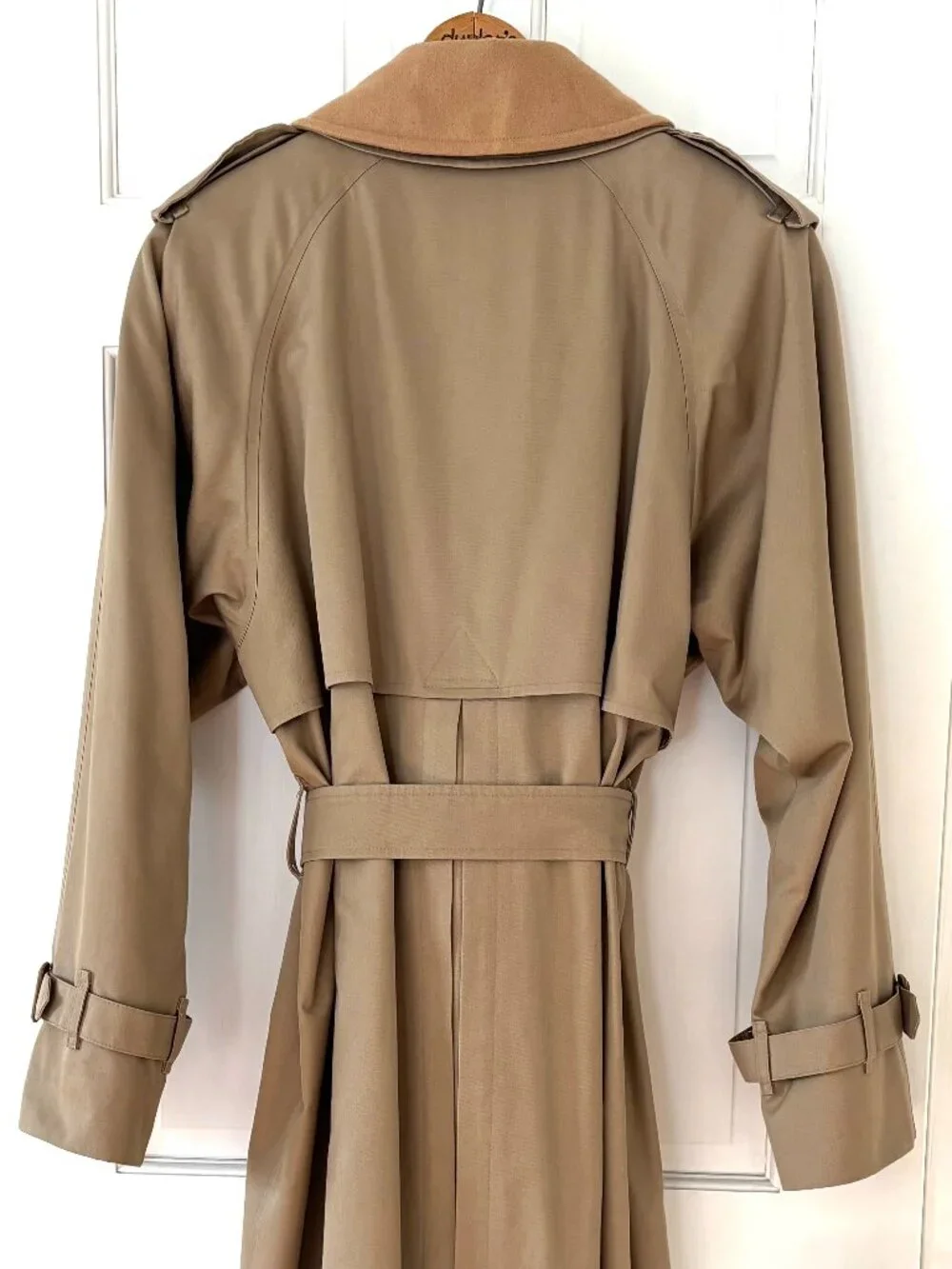 Vintage Burberry's Trenchcoat w/ zip-in wool lining & removable wool collar - Picture 6 of 9